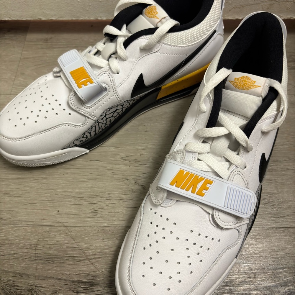 Nike White and Black Men's Shoes